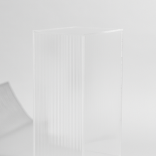Load image into Gallery viewer, TRANSPARENT REEDED ACRYLIC PLINTH
