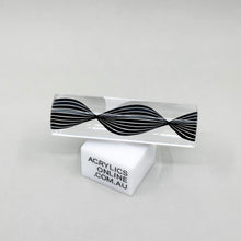 Load image into Gallery viewer, EXTRUDED COLOUR ACRYLIC SPIRAL LINE ROD